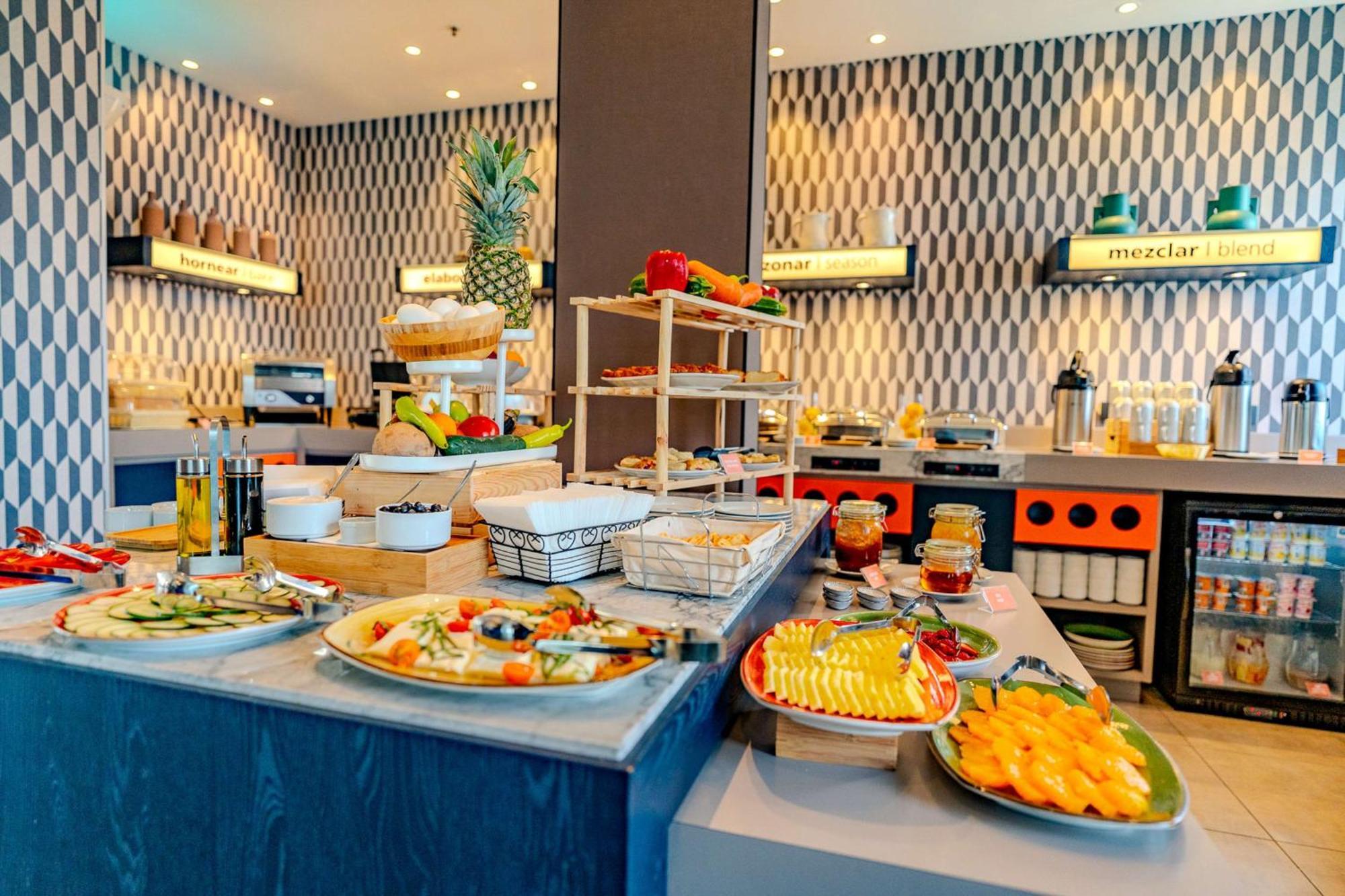 Hampton By Hilton Santiago Las Condes Екстериор снимка